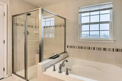 Image de Cozy Modern Townhome/ with front entrance Free Parking