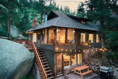 Image de Cabin on Pikes Peak, Hot tub, Walk to Wine + Food