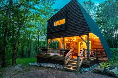Image de Cozy Cub Cabin Brookside • Lake George, Hot Tub, 24 acres w/ Brook