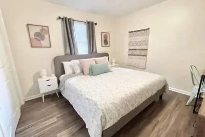 Image de ★Pristine Pad ★ King Bed ★Duke ★ Long Term Stays★