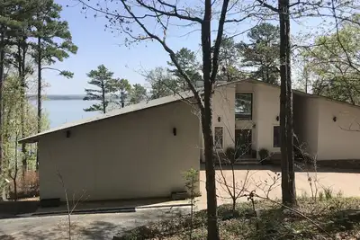 Image de Live Your Best Lake Life with Gorgeous Views & Water Access