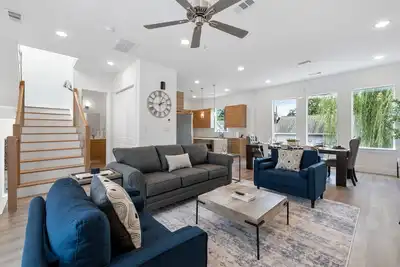 Image de The Quad | Stay near Downtown & Galleria, Sleeps 11 | 3 br, 2 full & 2 half bath