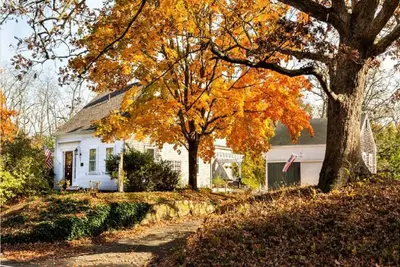Image de Come celebrate Thanksgiving on the Cape. The autumn leaves are spectacular here!