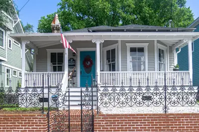 Image de Charming Historic Empie-Possion Cottage