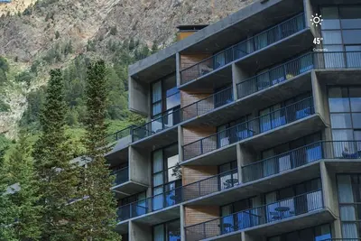 Image de Ski Snowbird! Iron Blosam Efficiency Unit - Across the Street from Wilbere Lift