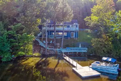 Image de Starlight Lakehouse; Your Magical 5 Bdrm Getaway! W/ Brand New 7 Seater Hot Tub!