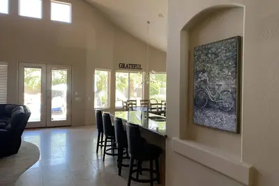 Image de 6-Adult Max-Beautiful 5 Bedroom/3 Bath House in Gilbert. Heated pool and more!