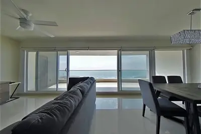 Image de Modern Ocean View Condo with Private Beach