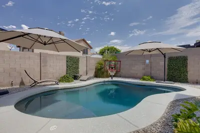 Image de “Casa Oasis” Free Heated Pool, Easiest Walk to State Farm Stadium and Westgate!