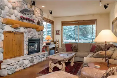 Image de The Fields - 110 is a Cozy Mountain Condo with Access to Everything - Community Hot Tub