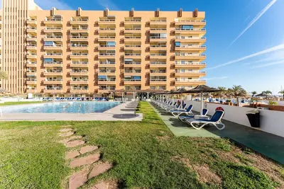 Image de Studio Pyr avec vue sur mer et montagnes, piscine, Wi-Fi, climatisation et terrasse