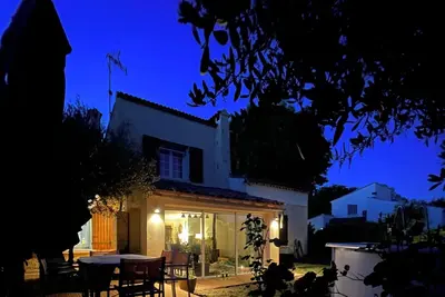 Image de Maison chaleureuse dans un cadre paisible à 10 minutes d'Avignon