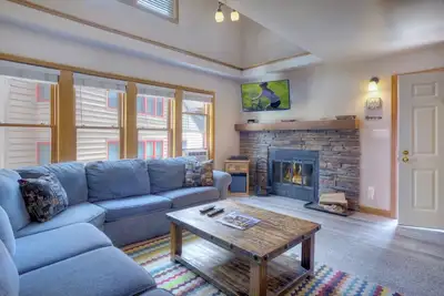 Image de The Blue Bear (#9) | Near Flc, Town, Trails & Golf - Pool & Hot Tub