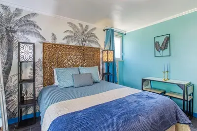 Image de Studio du Daudou avec piscine et jacuzzi partagés.