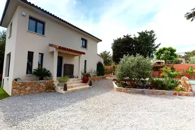 Image de Villa avec piscine et jacuzzi  à proximité des plages