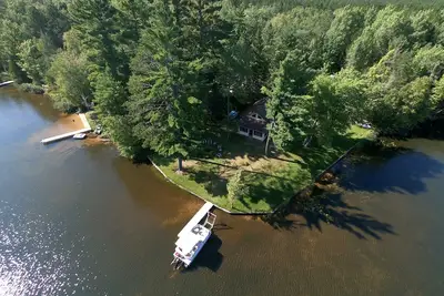 Image de Cozy, Lakefront Cabin - Year Round Retreat!