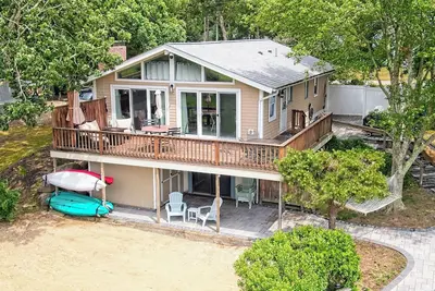 Image de Waterfront Getaway w/Private Dock, Deck, Central A/C, & Kayaks