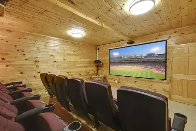 Image de Fox Hollow Lodge- Plenty of space to relax in this 6 bedroom cabin!