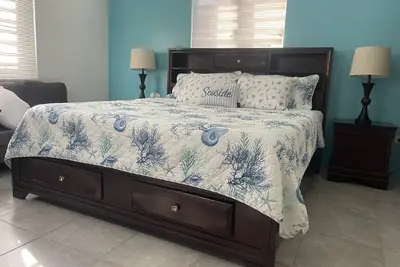 Image de Apt. #2 Front of Deck with newly updated Deluxe King Bed! ! Sweet Dreams! !