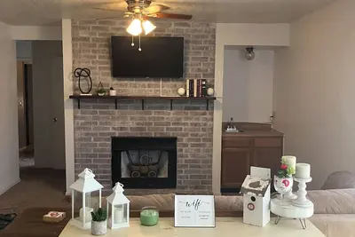 Image de A game day getaway, 1. 5 miles to Campus & Nced Conference Center!