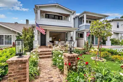 Image de Spacious Coronado Custom Home in the Heart of the Village