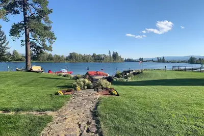 Cozy waterfront, 1 bedroom with sleeper sofa.