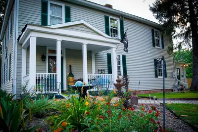 Image de Historic Vaiden House, c. 1781, on 8 acres: Modern Amenities with Old World Charm