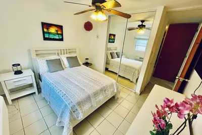 Image de •Quite & Private Getaway• Wi-fi, A/C, Washer/Dryer