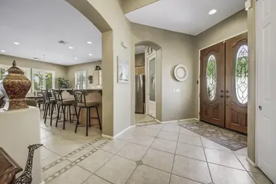 Image de This is it! 4+3! Ev charger, pool/spa, Bbq, bar!