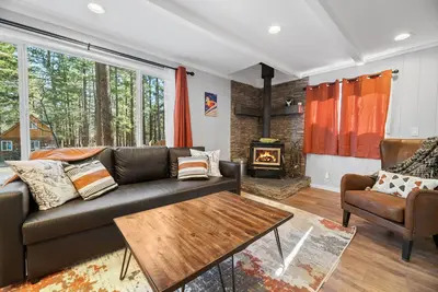 Image de Vanderhut Chalet - Smart Tv, Bbq, Fenced Yard