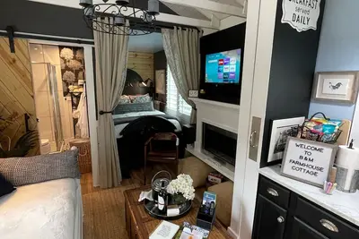 Image de Cozy Suburban Cottage