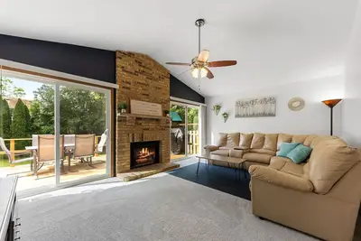 Image de Promo 22% Monthly Discount! \nCentrally-Located Relaxed Family Home! !