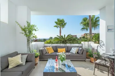 Image de Appartement avec vue sur mer et montagne, piscine, Wi-Fi, terrasse et jardin