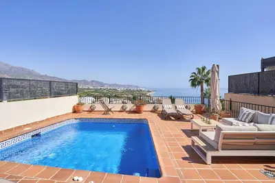 Image de Balcon Bella Vista : des vues à couper le souffle sous le soleil de Nerja