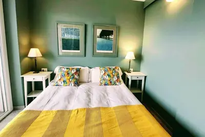 Image de Modern, colourful, big app with Vatican view