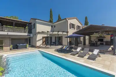 Villa Dali with whirlpool, sauna and 5 bedrooms