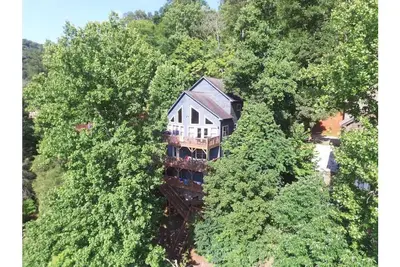 Image de Premier Lakefront Rental-Behind Cedar Creek Jumping Bridge-Minimal Steps to Lake