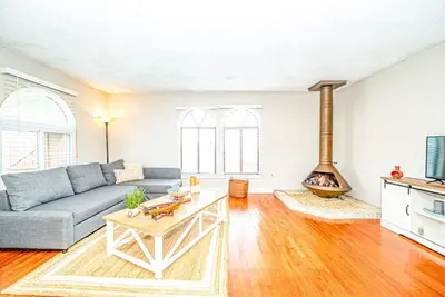 Image de Relaxing Beach House Close to Cove Beach. Pet Friendly. Now booking 2026.