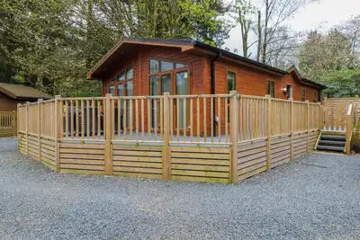 Oakwood Lodge, pet friendly, with hot tub in Windermere