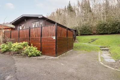 Rowan Lodge, pet friendly, with a garden in Windermere