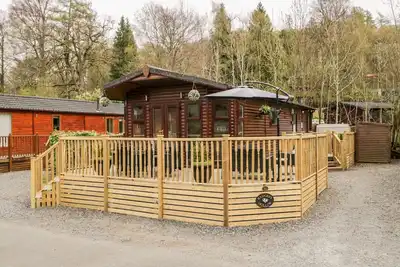 Badgers Hollow Lodge, pet friendly, with hot tub in Windermere