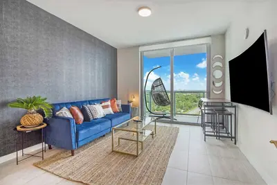 Image de One Bedroom Condo King Bed With City Views