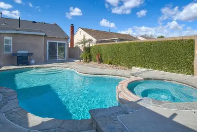 Image de Funtierland + Mando's Hideaway + Pool and Spa + Pet Friendly + Minutes to Disney