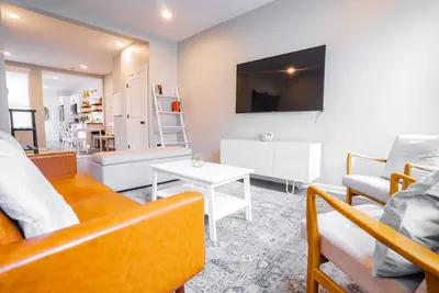 Image de 2br Modern Farmhouse in Pittsburgh + Free Parking