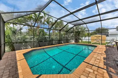 Image de Unwind In Private, Heated Pool! Or Sun And Fun At Nearby Beaches!