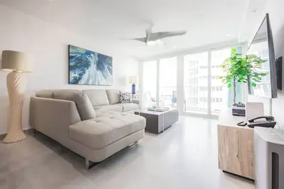 Image de Oasis 2br/2Bath Steps from Beach + Parking @ Esj