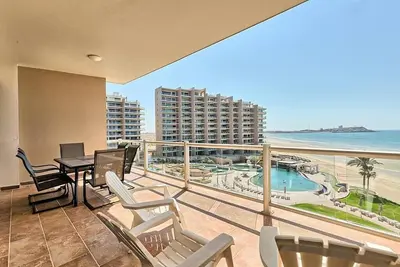 Image de Oceanfront 2br/2ba Las Palomas Condo with Balcony, Pools, Lazy River, and Golf