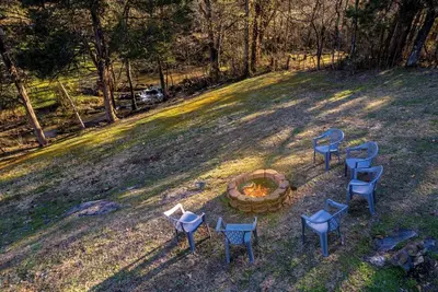 Image de Charlie's Creek Retreat - Arcade Games, Hot Tub, Firepit & Pet Friendly