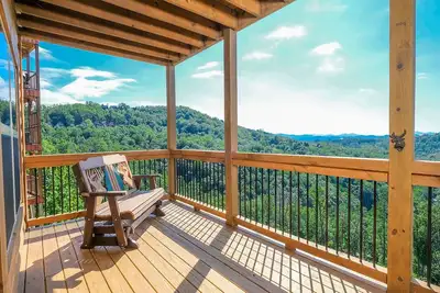 Image de Heaven's Retreat - Great views, hot tub, and much more!
