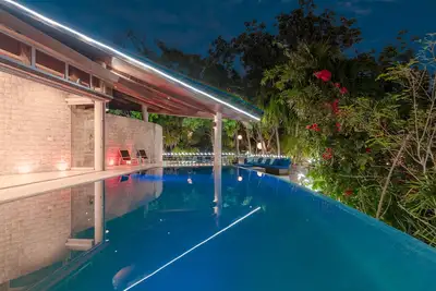 Image de Exclusive Modern and private retreat overlooking the sea and next to Mayan Ruins